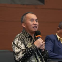 Dr. Onesimus Patiung, S.Hut., M.P.